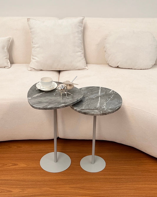 Dupla de Mesas Laterais - Mármore Grigio Vulcano - Base cor Cinza 2 mesas 60 e 55 Cm