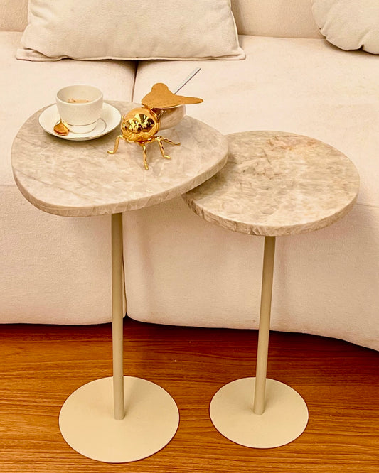 Dupla - Quartzito Perlla Santana - Base cor capuccino - 2 Mesas 60 e 55 Cm
